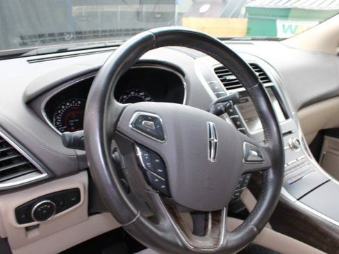 Used 2016 Lincoln MKX Reserve w/ Climate Package AWD/4WD image 24