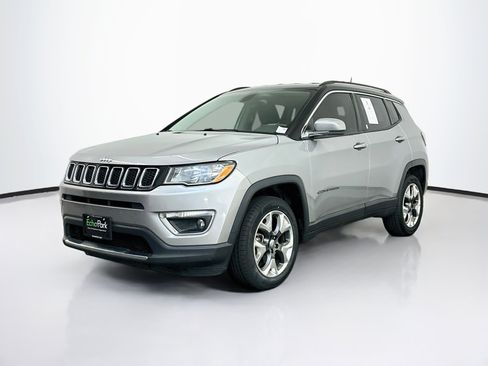 Used 2018 Jeep Compass Limited w/ Navigation Group AWD/4WD image 3