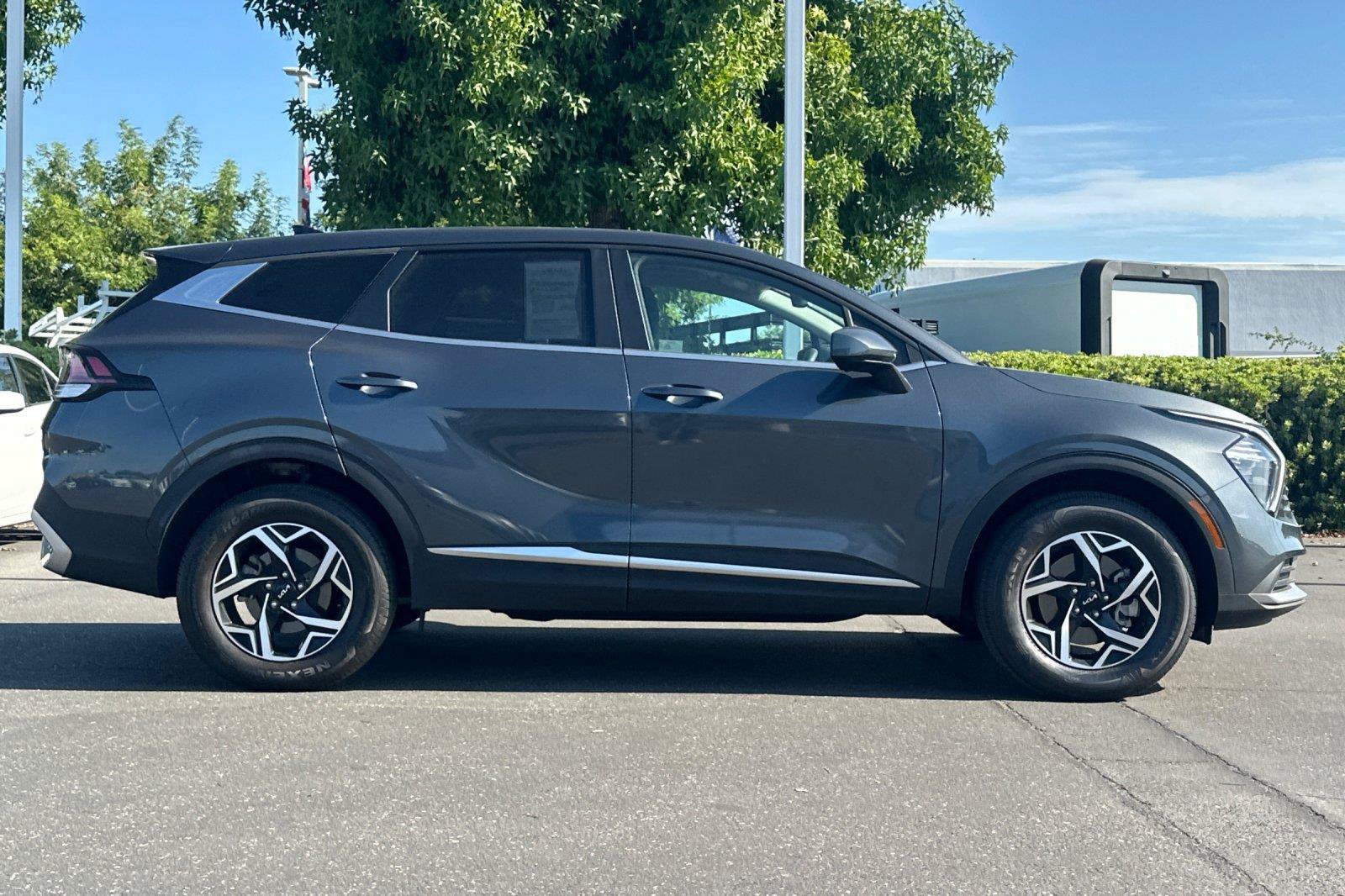 Used 2023 Kia Sportage LX AWD/4WD image 2