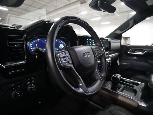 Used 2025 Chevrolet Silverado 1500 High Country w/ Midnight Edition AWD/4WD image 8