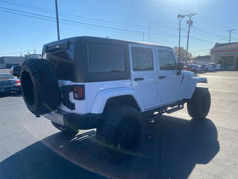 Used 2015 Jeep Wrangler Unlimited Sahara w/ Dual Top Group AWD/4WD image 5