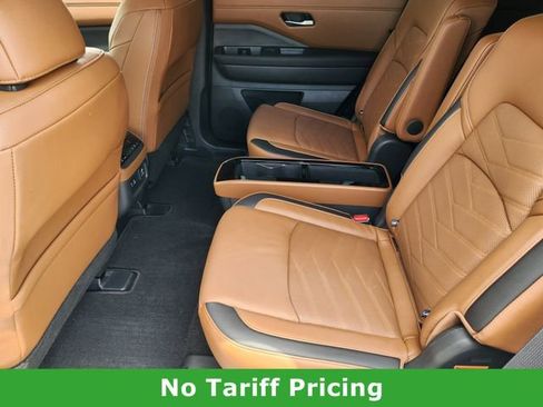 Certified 2025 Nissan Pathfinder Platinum FWD image 24