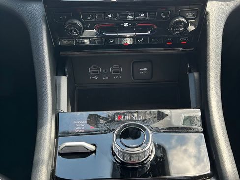 New 2025 Jeep Grand Cherokee Limited w/ Luxury Tech Group II AWD/4WD image 17