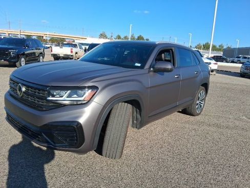 Used 2020 Volkswagen Atlas Cross Sport SEL R-Line AWD/4WD image 2