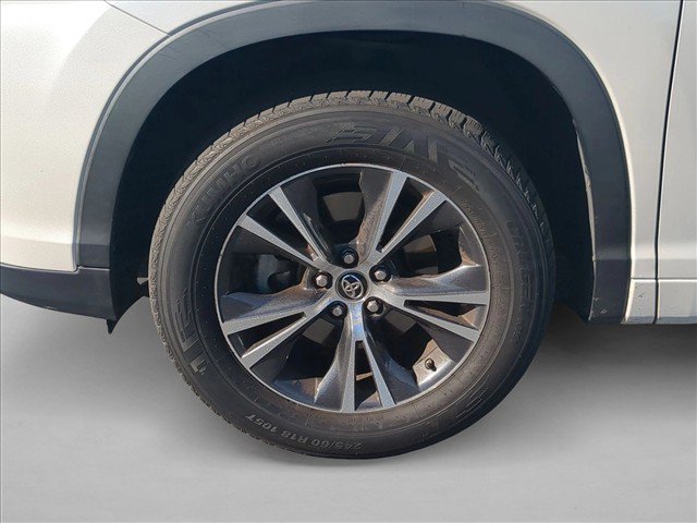 Used 2018 Toyota Highlander LE w/ Carpet Mat Package (TMS) FWD image 23