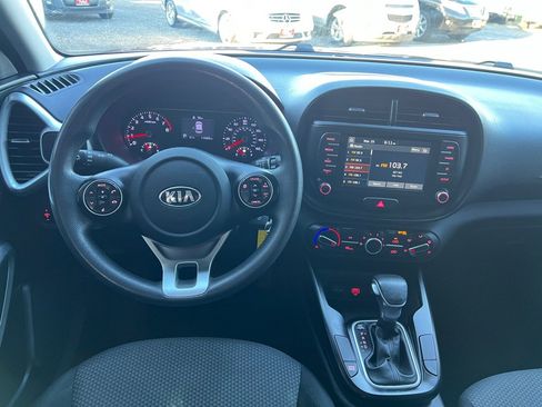 Used 2020 Kia Soul LX FWD image 13