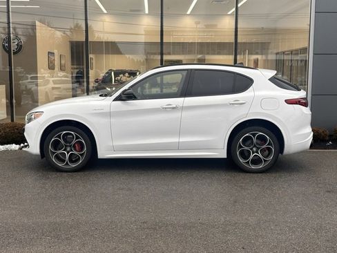 Used 2022 Alfa Romeo Stelvio Veloce image 3