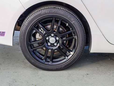 Used 2020 Toyota Prius Prime XLE image 12