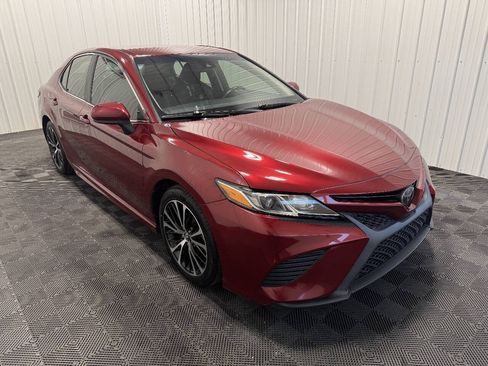 Used 2018 Toyota Camry SE FWD image 2