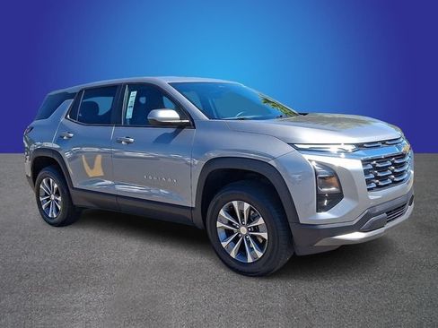Used 2026 Chevrolet Equinox LT FWD image 2