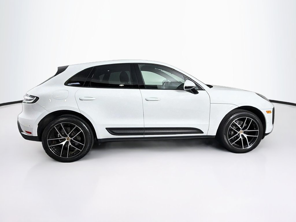 Certified 2023 Porsche Macan AWD/4WD image 8