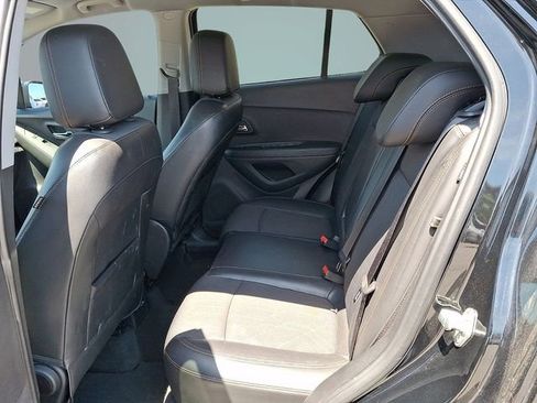 Used 2019 Chevrolet Trax LT w/ Redline Edition FWD image 7