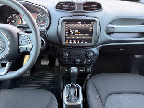 Used 2023 Jeep Renegade Trailhawk image 11