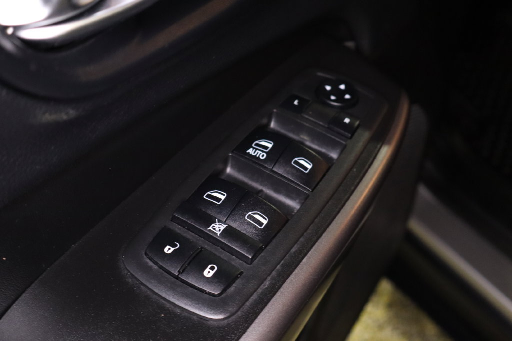 Used 2019 Jeep Cherokee Latitude w/ Cold Weather Group AWD/4WD image 26