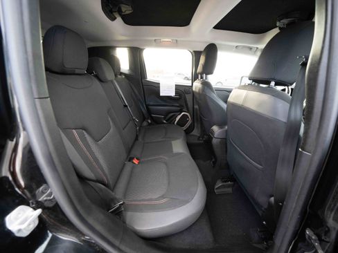 Used 2016 Jeep Renegade 75th Anniversary image 24