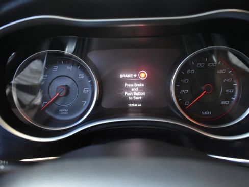 Used 2015 Dodge Charger R/T Scat Pack w/ Beats Audio Group RWD image 30