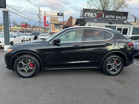 Used 2018 Alfa Romeo Stelvio Ti image 3