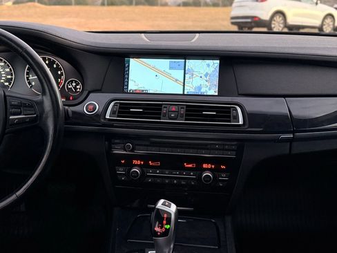 Used 2010 BMW 750Li xDrive image 32