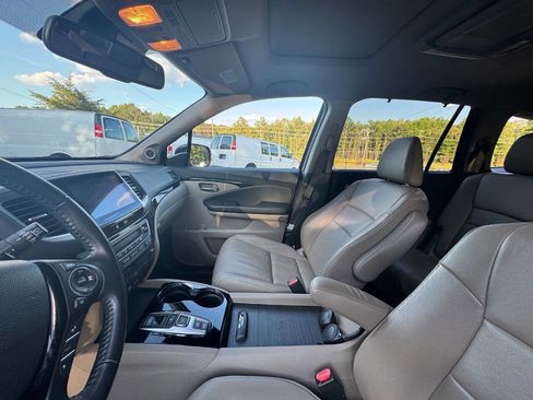 Used 2016 Honda Pilot Touring image 10