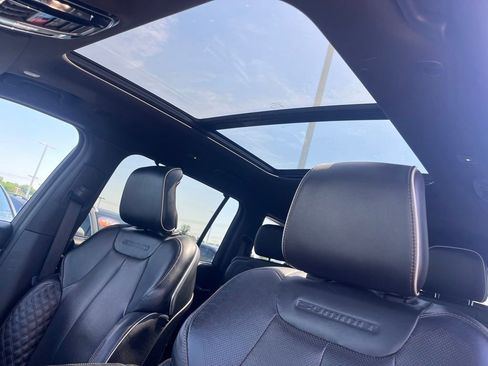 Used 2021 Jeep Grand Cherokee L Summit w/ Luxury Tech Group V AWD/4WD image 19