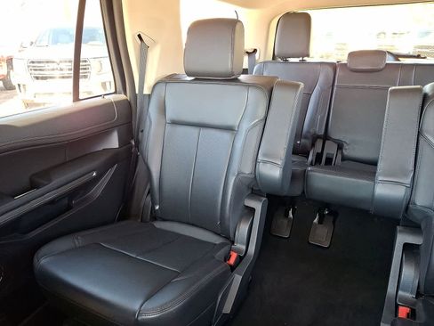 Used 2023 Ford Expedition XLT image 13