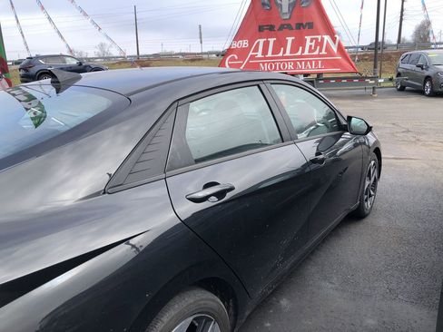 Used 2023 Hyundai Elantra SEL w/ Convenience Package image 6