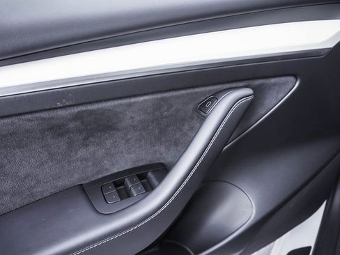 Used 2023 Tesla Model 3 Standard Range image 11