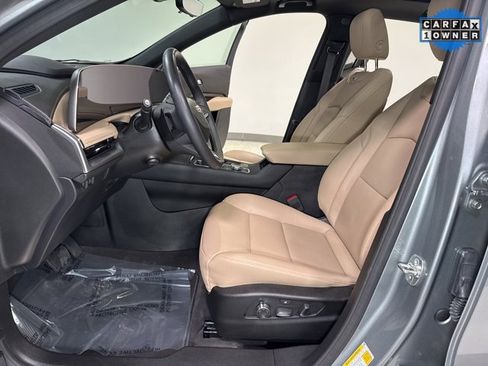 Used 2025 Cadillac XT4 Premium Luxury w/ Technology Package image 13
