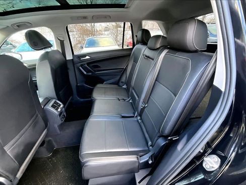 Used 2021 Volkswagen Tiguan SE w/ Panoramic Sunroof Package image 19