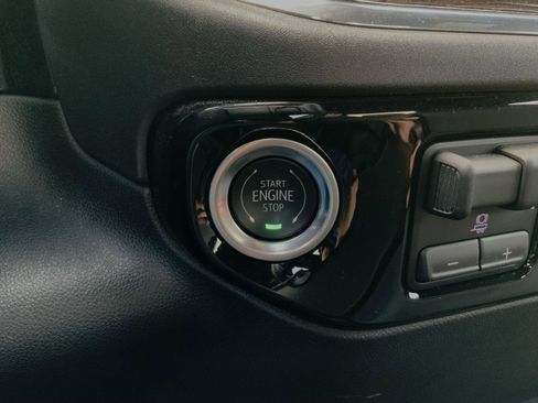 Used 2025 GMC Sierra 2500 SLE w/ SLE Convenience Package image 32