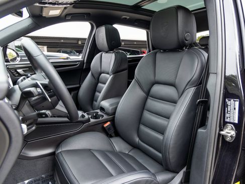 Used 2025 Porsche Macan S image 5