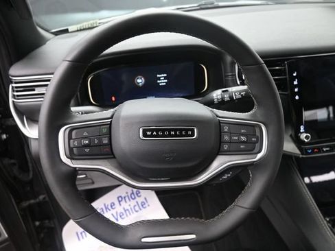 Used 2025 Jeep Wagoneer 4WD image 26
