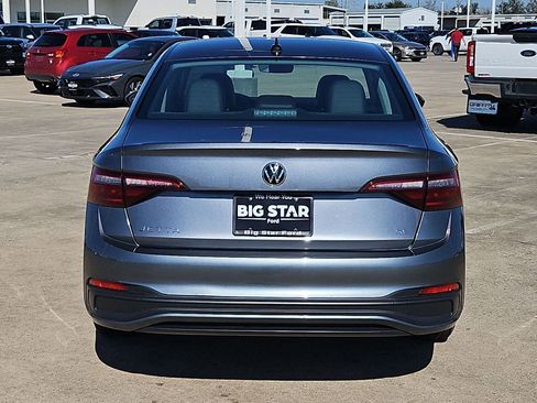 Used 2024 Volkswagen Jetta SE image 5