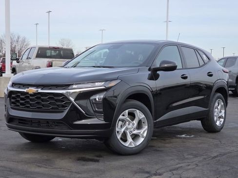 New 2026 Chevrolet Trax LS w/ LS Convenience Package FWD image 2