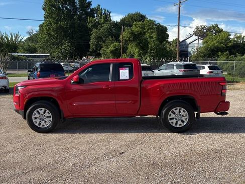 Used 2023 Nissan Frontier SV w/ Tow Package AWD/4WD image 2