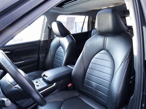 Certified 2023 Toyota Highlander XLE image 19