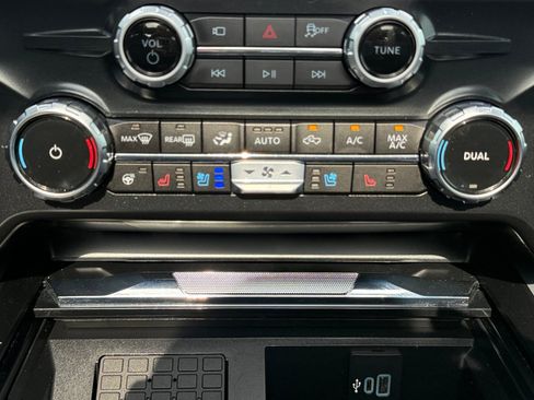 Used 2025 Ford F250 Lariat w/ Lariat Ultimate Package AWD/4WD image 18