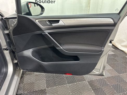 Used 2017 Volkswagen Golf S image 11