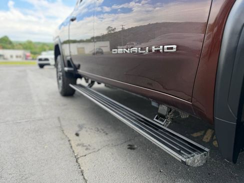 Used 2024 GMC Sierra 3500 Denali Ultimate AWD/4WD image 10