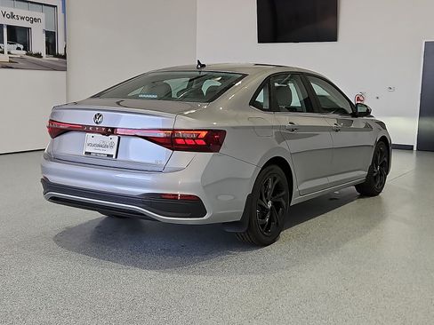 New 2026 Volkswagen Jetta SE FWD image 9