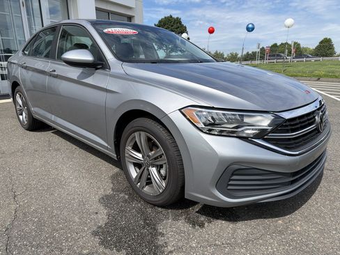 Certified 2024 Volkswagen Jetta SE FWD image 2