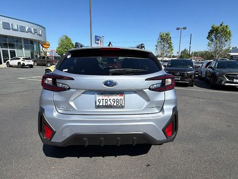 Used 2025 Subaru Crosstrek 2.0i Premium image 5