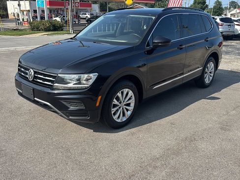 Used 2018 Volkswagen Tiguan SE w/ Panoramic Sunroof Package AWD/4WD image 4