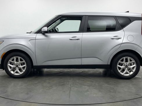 Used 2025 Kia Soul LX w/ LX Technology Package FWD image 5