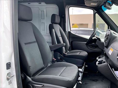 Used 2025 Mercedes-Benz Sprinter 2500 image 9