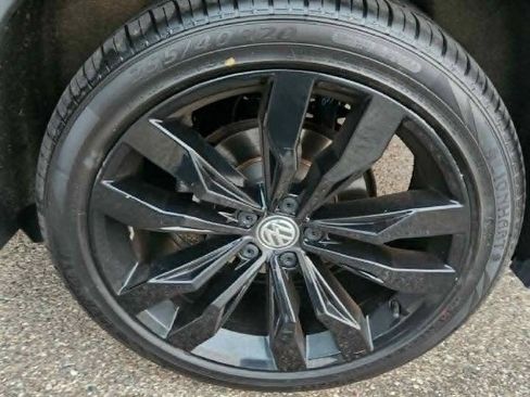 Used 2021 Volkswagen Tiguan SE R-Line w/ 2-Row Tiguan MDO Package AWD/4WD image 32