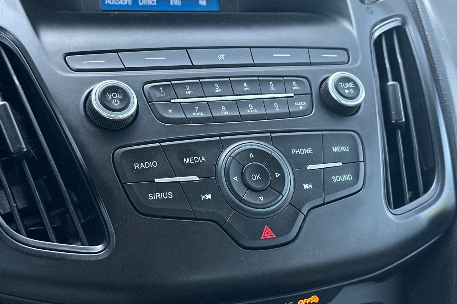 Used 2018 Ford Focus SE FWD image 25