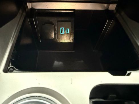 Used 2020 Ford Explorer Platinum w/ Premium Technology Package image 41