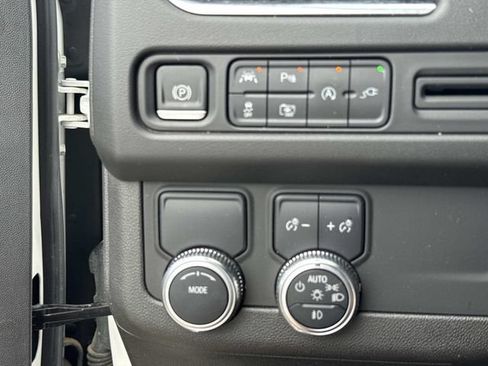 Used 2022 GMC Yukon SLT w/ SLT Premium Package RWD image 23