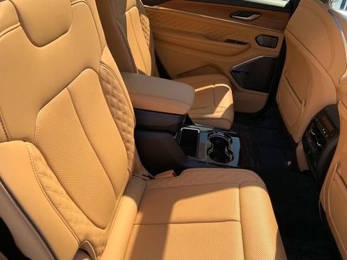 Used 2025 Jeep Grand Cherokee L Summit AWD/4WD image 14